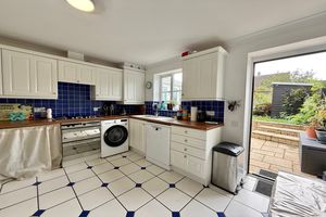 Kitchen/Breakfast Room- click for photo gallery